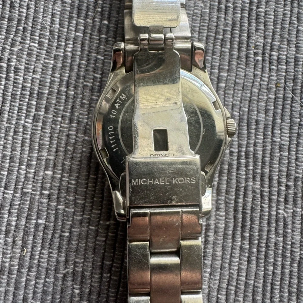 Michael Kors Madison MK5401 Women Silver Stainless Steel Analog Dial Watch